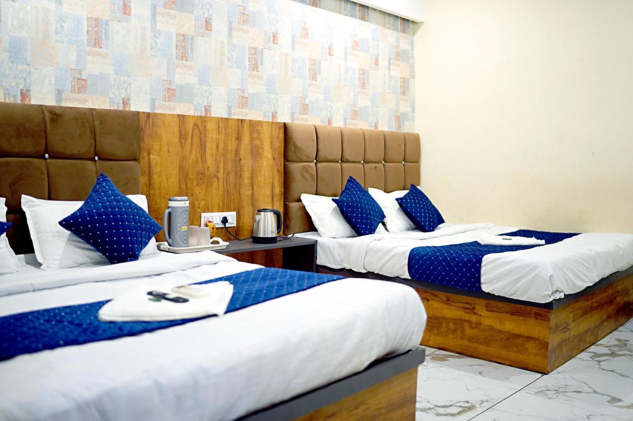 Hotel Mahalok Palace 우자인 외부 사진