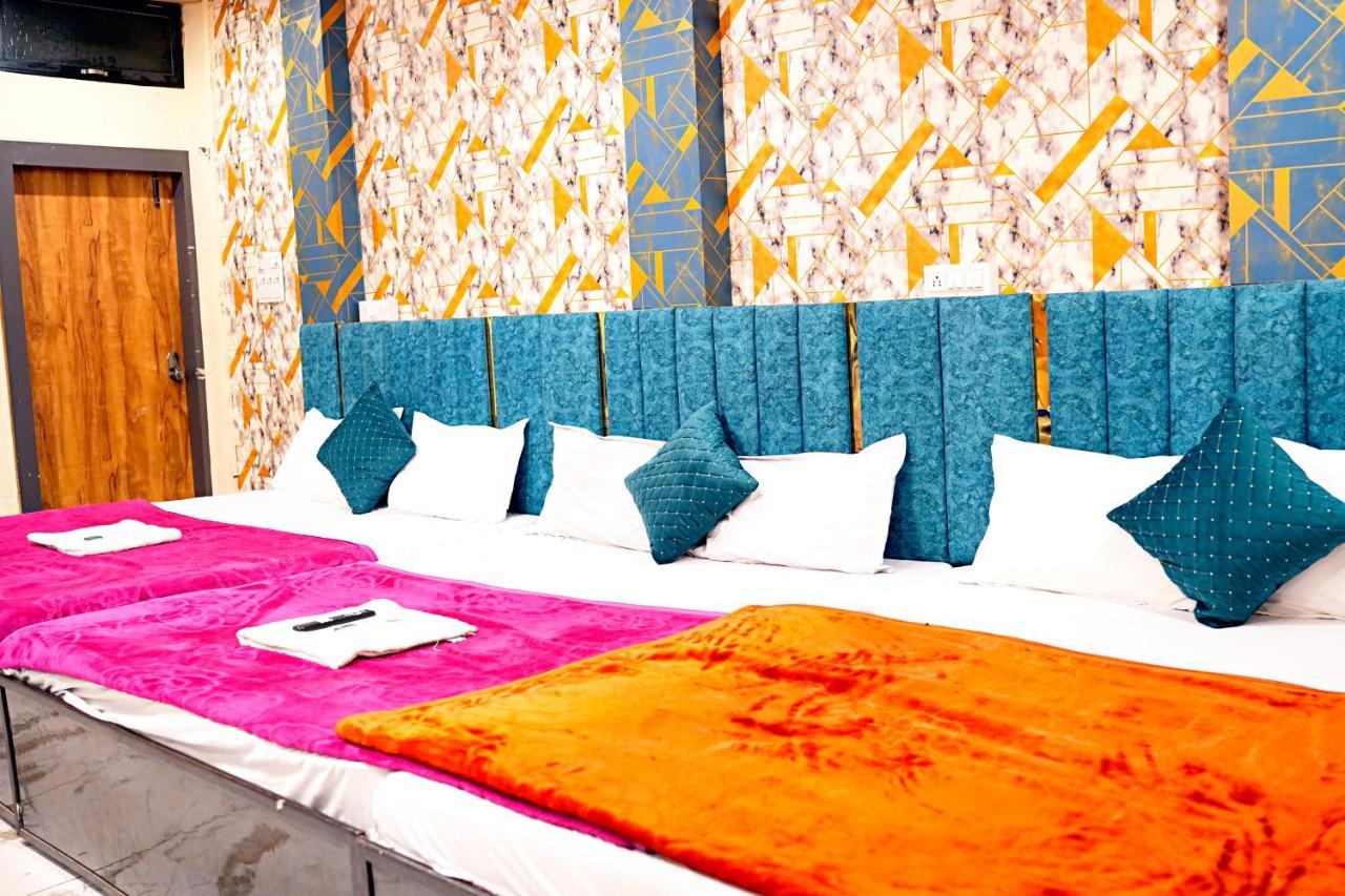 Hotel Mahalok Palace 우자인 외부 사진